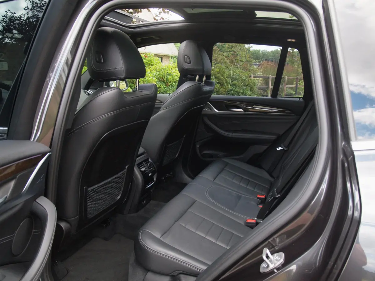 xDrive30e Business Edition Plus | Panoramadak | Head-Up Display | Camera | Sfeerverlichting | LED-Laser |