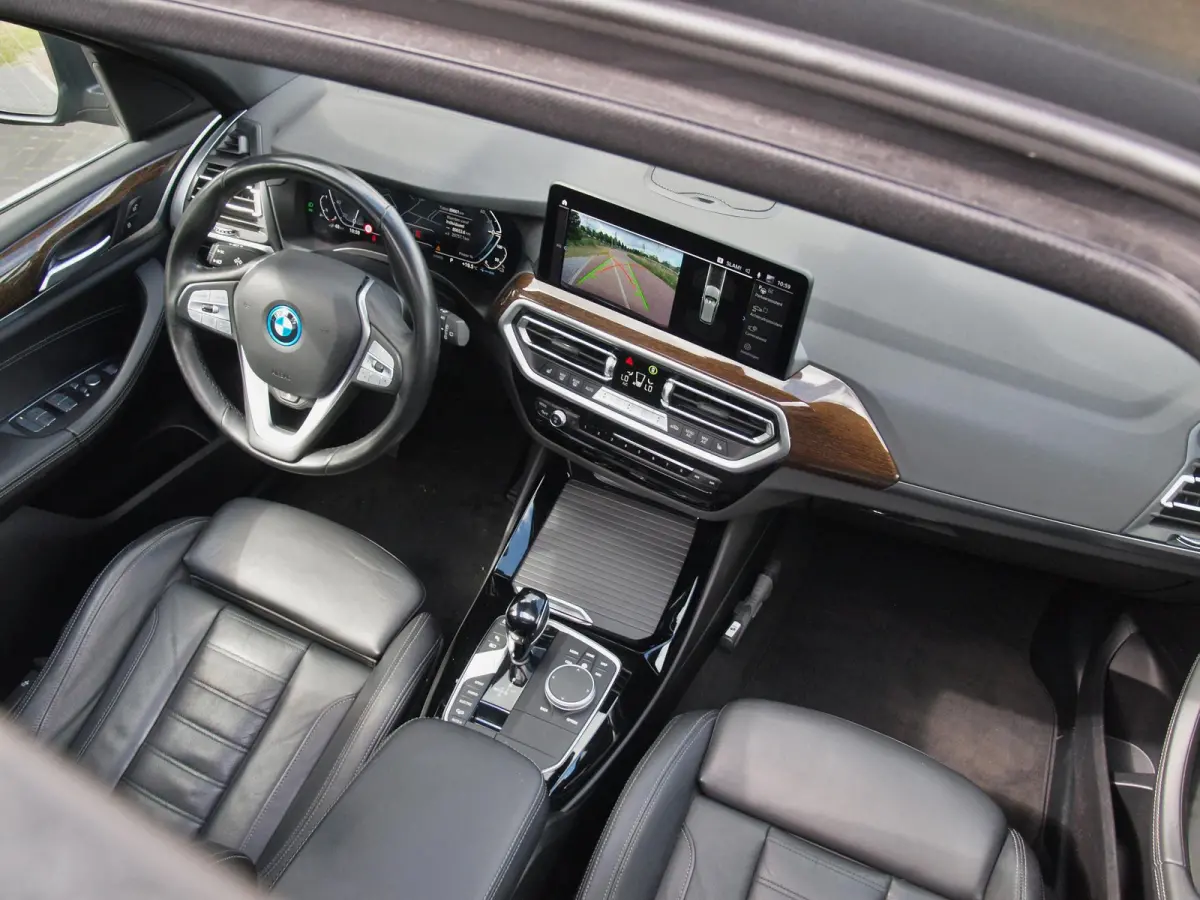 xDrive30e Business Edition Plus | Panoramadak | Head-Up Display | Camera | Sfeerverlichting | LED-Laser |