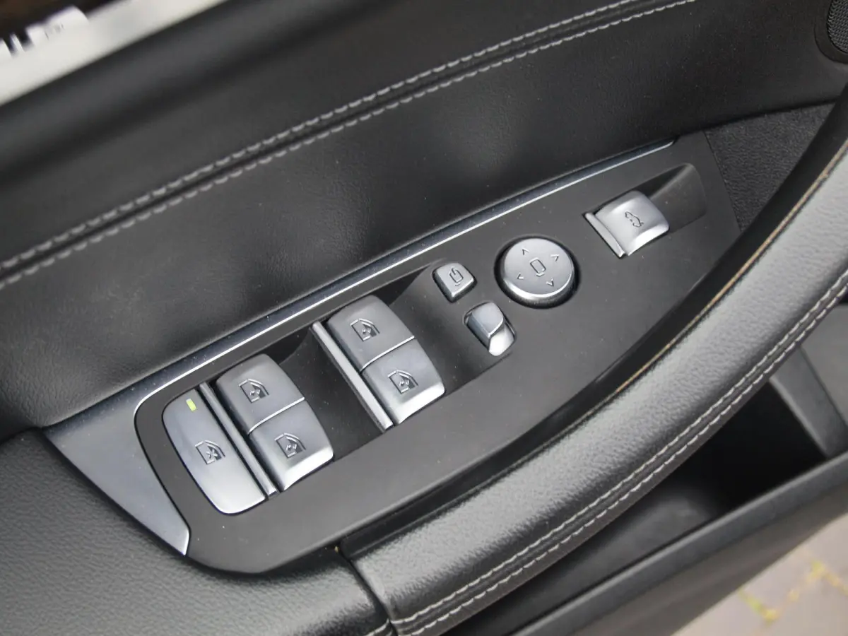 xDrive30e Business Edition Plus | Panoramadak | Head-Up Display | Camera | Sfeerverlichting | LED-Laser |