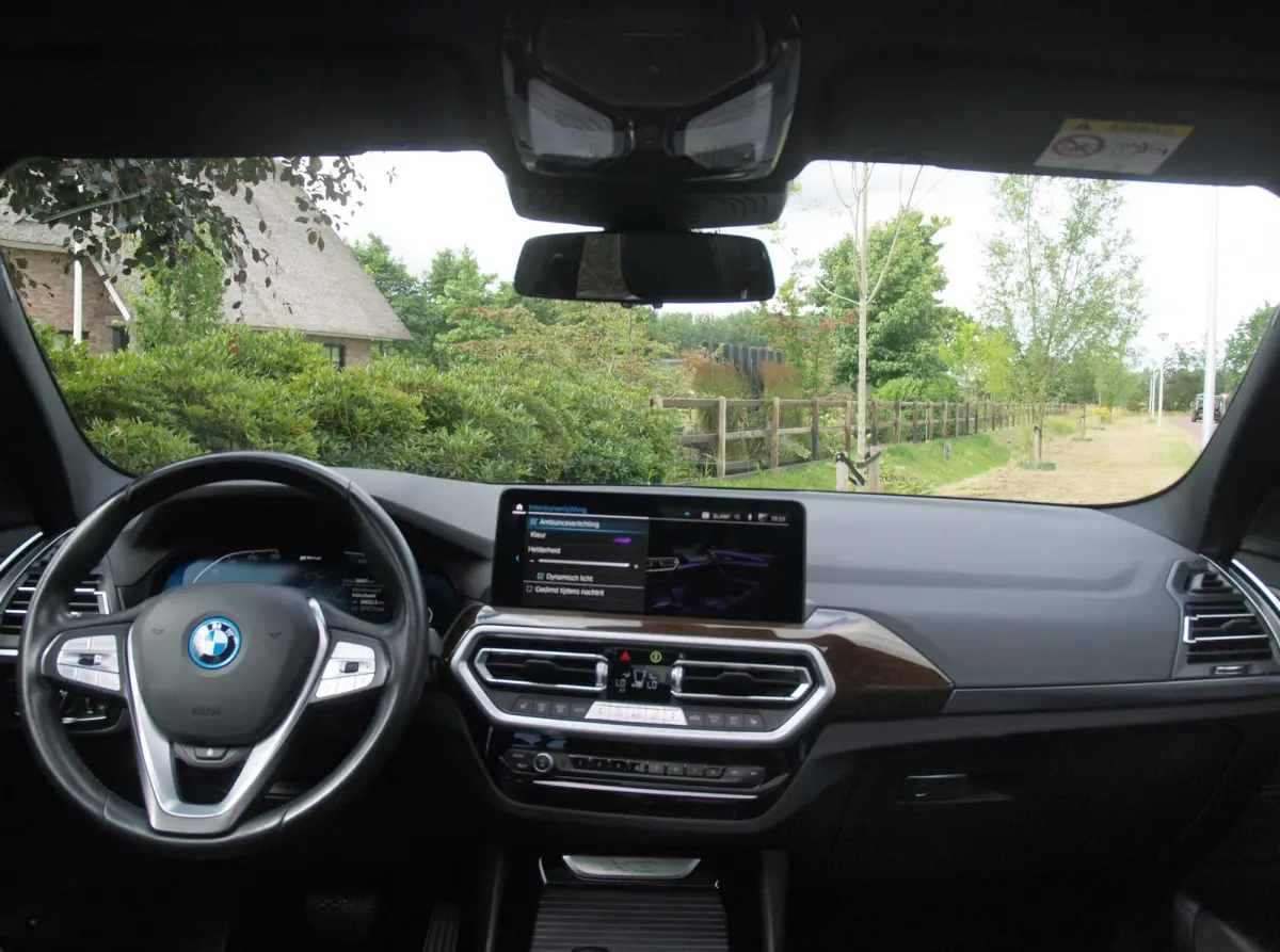 xDrive30e Business Edition Plus | Panoramadak | Head-Up Display | Camera | Sfeerverlichting | LED-Laser |