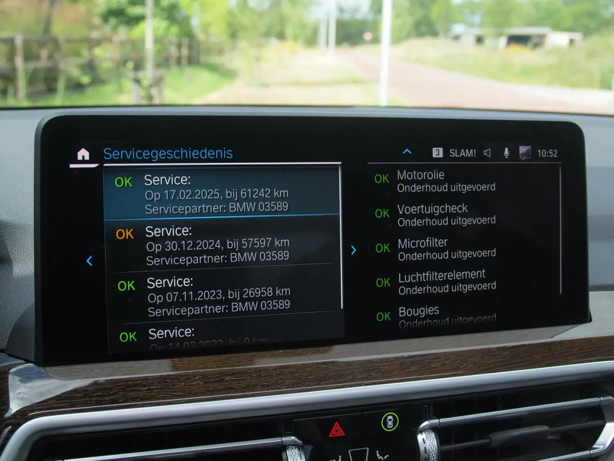 xDrive30e Business Edition Plus | Panoramadak | Head-Up Display | Camera | Sfeerverlichting | LED-Laser |