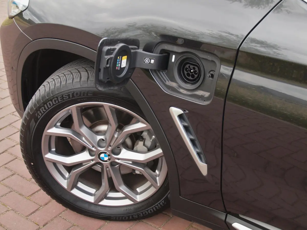 xDrive30e Business Edition Plus | Panoramadak | Head-Up Display | Camera | Sfeerverlichting | LED-Laser |
