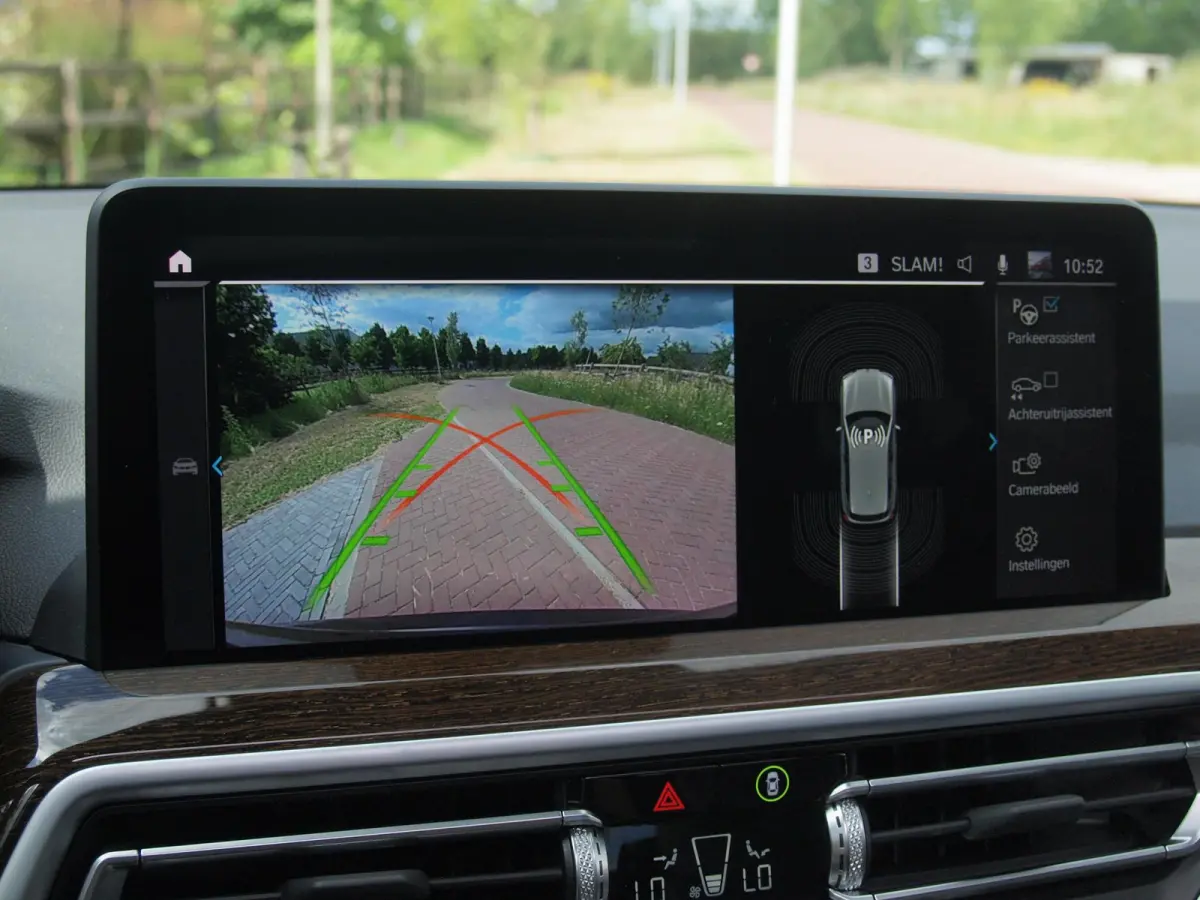 xDrive30e Business Edition Plus | Panoramadak | Head-Up Display | Camera | Sfeerverlichting | LED-Laser |