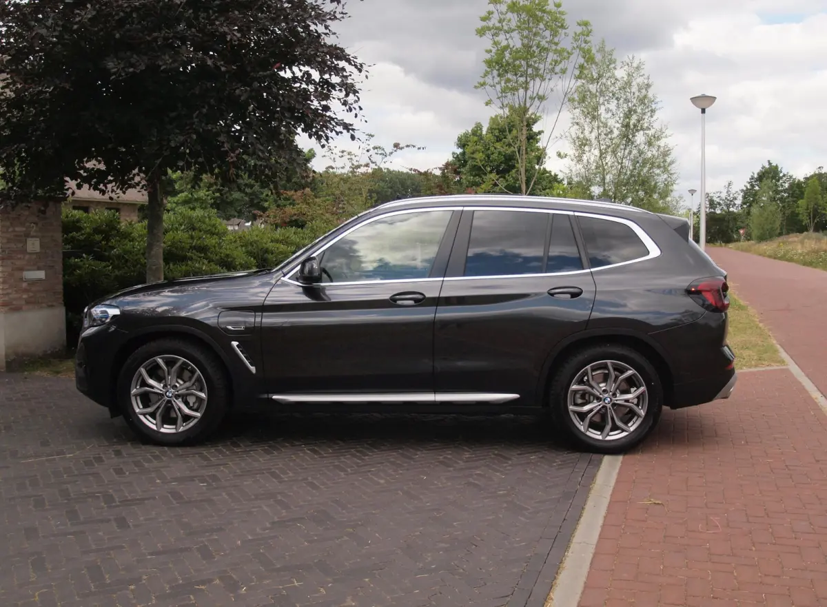 xDrive30e Business Edition Plus | Panoramadak | Head-Up Display | Camera | Sfeerverlichting | LED-Laser |
