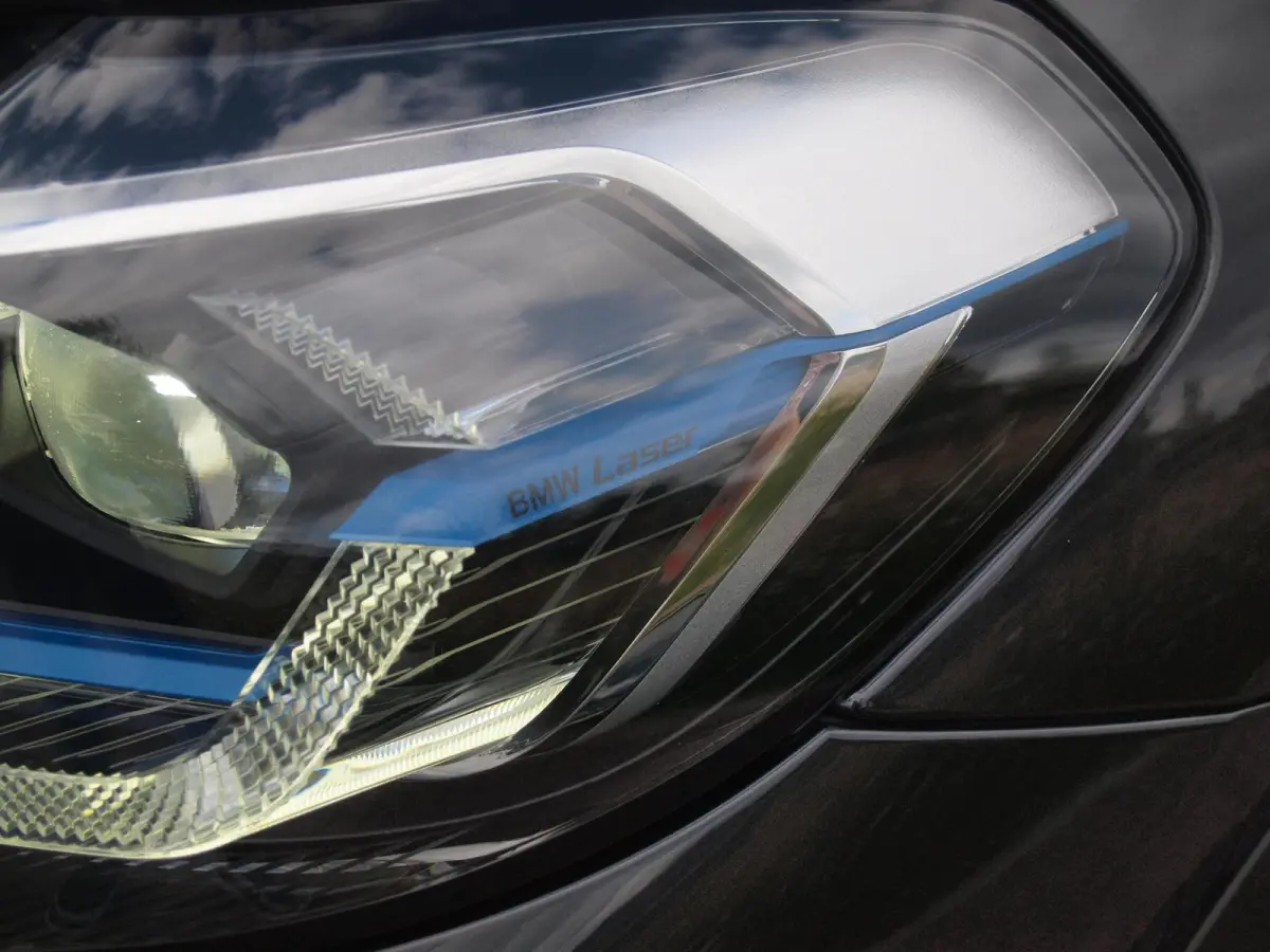 xDrive30e Business Edition Plus | Panoramadak | Head-Up Display | Camera | Sfeerverlichting | LED-Laser |