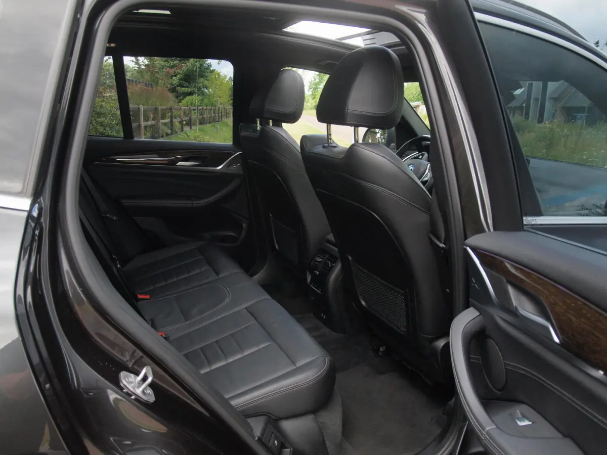xDrive30e Business Edition Plus | Panoramadak | Head-Up Display | Camera | Sfeerverlichting | LED-Laser |