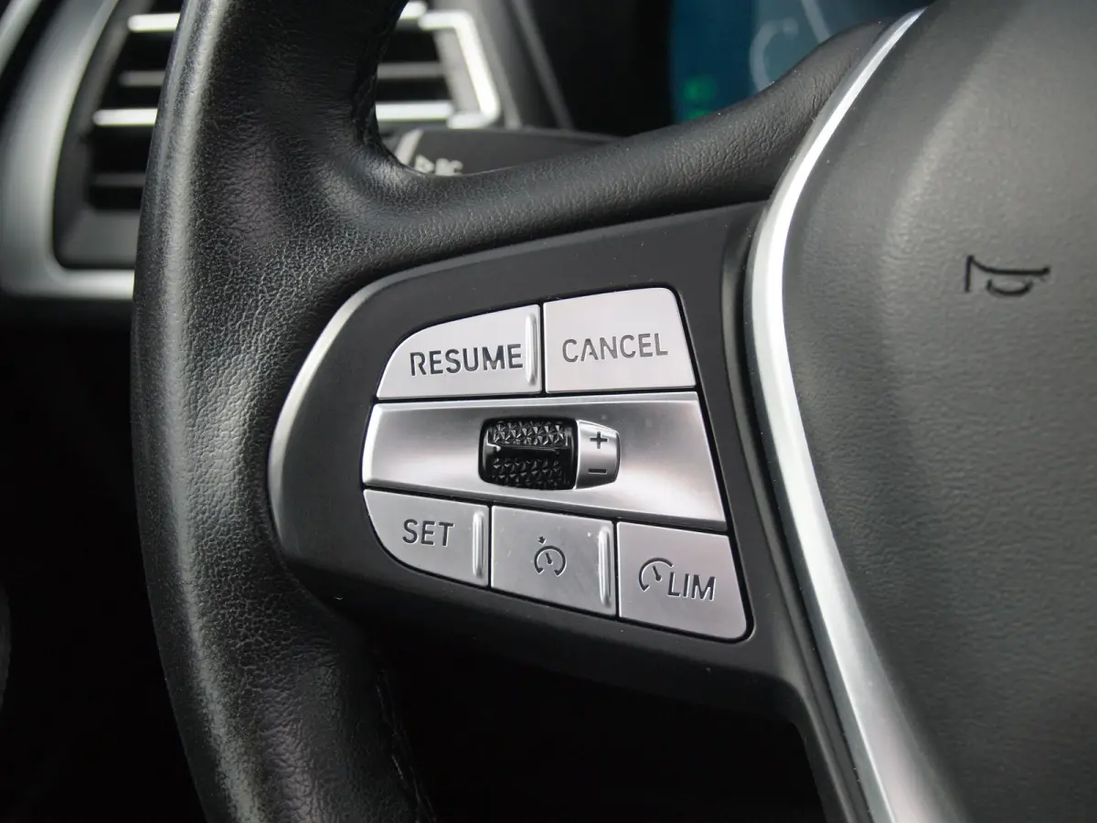 xDrive30e Business Edition Plus | Panoramadak | Head-Up Display | Camera | Sfeerverlichting | LED-Laser |