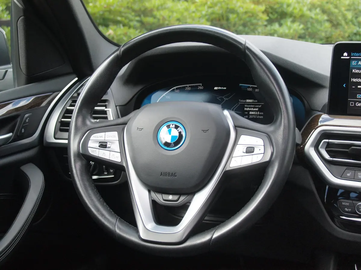xDrive30e Business Edition Plus | Panoramadak | Head-Up Display | Camera | Sfeerverlichting | LED-Laser |