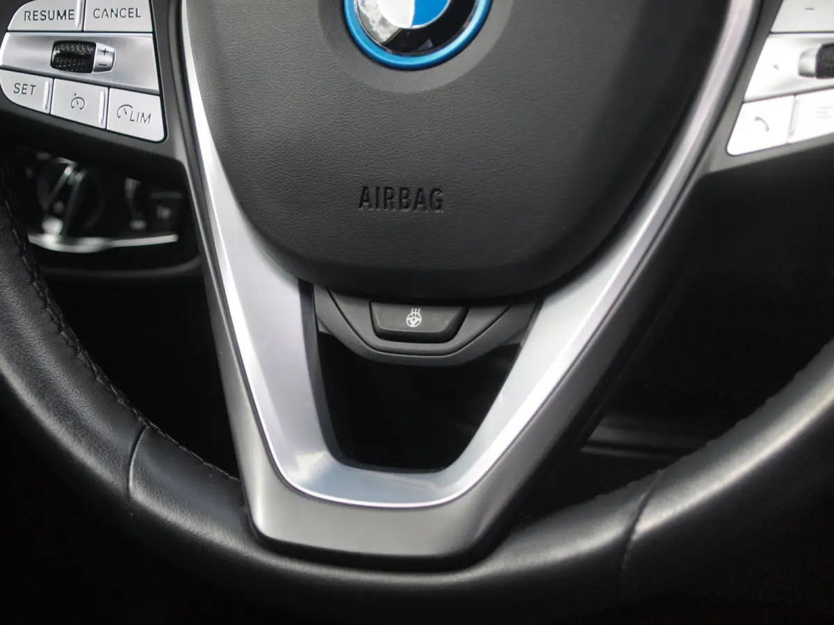 xDrive30e Business Edition Plus | Panoramadak | Head-Up Display | Camera | Sfeerverlichting | LED-Laser |