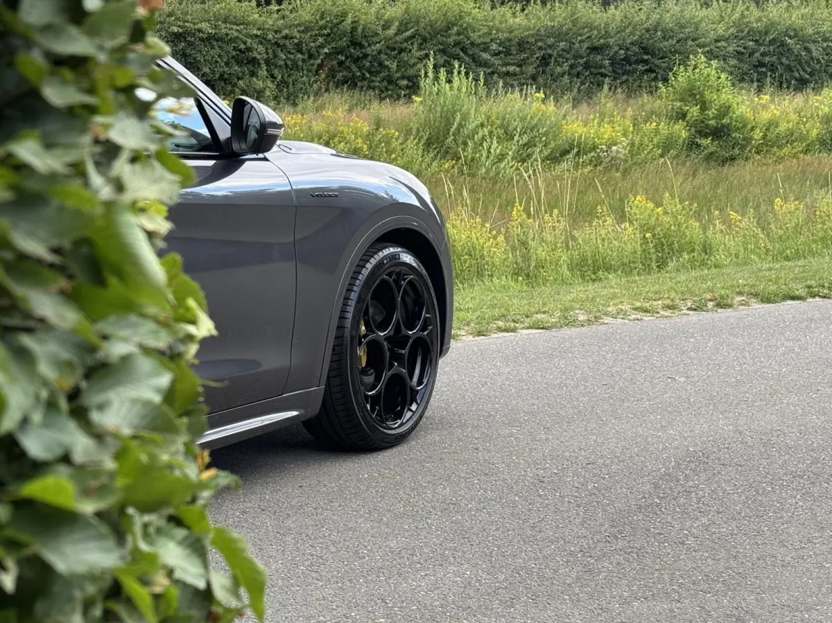 2.0t Q4 Veloce My24 model, 21inch!!