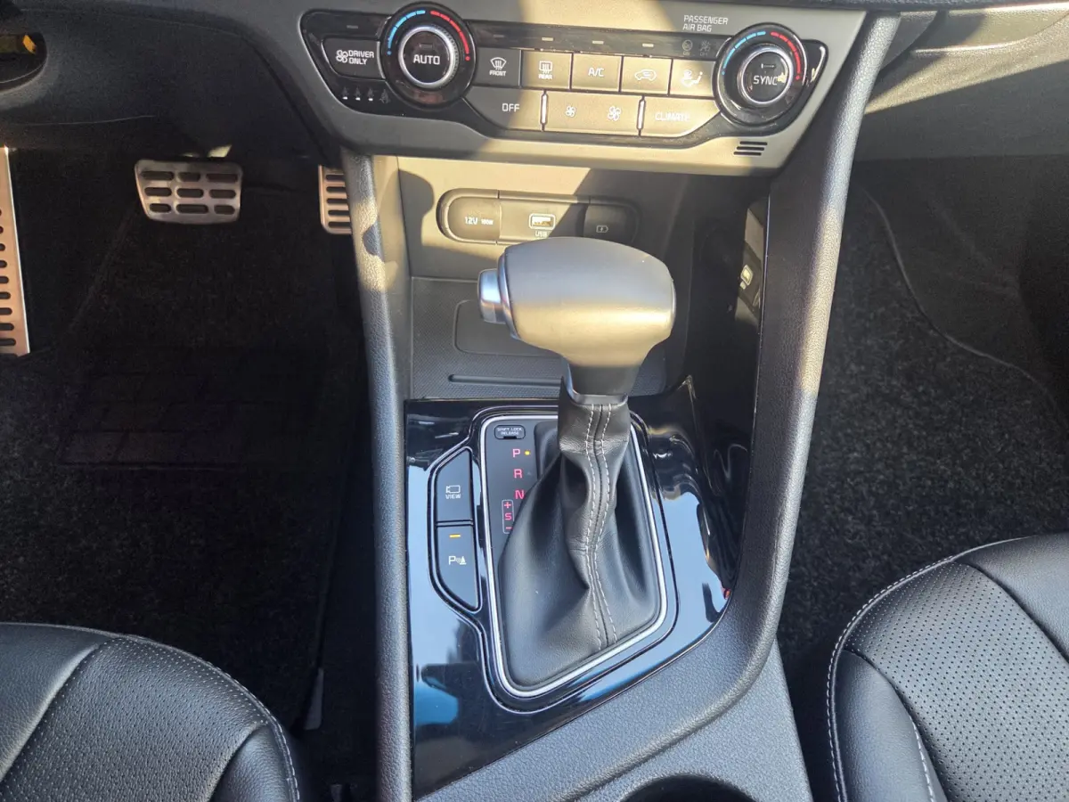 1.6 GDi Hybrid ExecutiveLine Automaat/ Navigatie/ Parkeersensoren V+A/ Lederen bekleding/ Camera/ Rijklaarprijs!