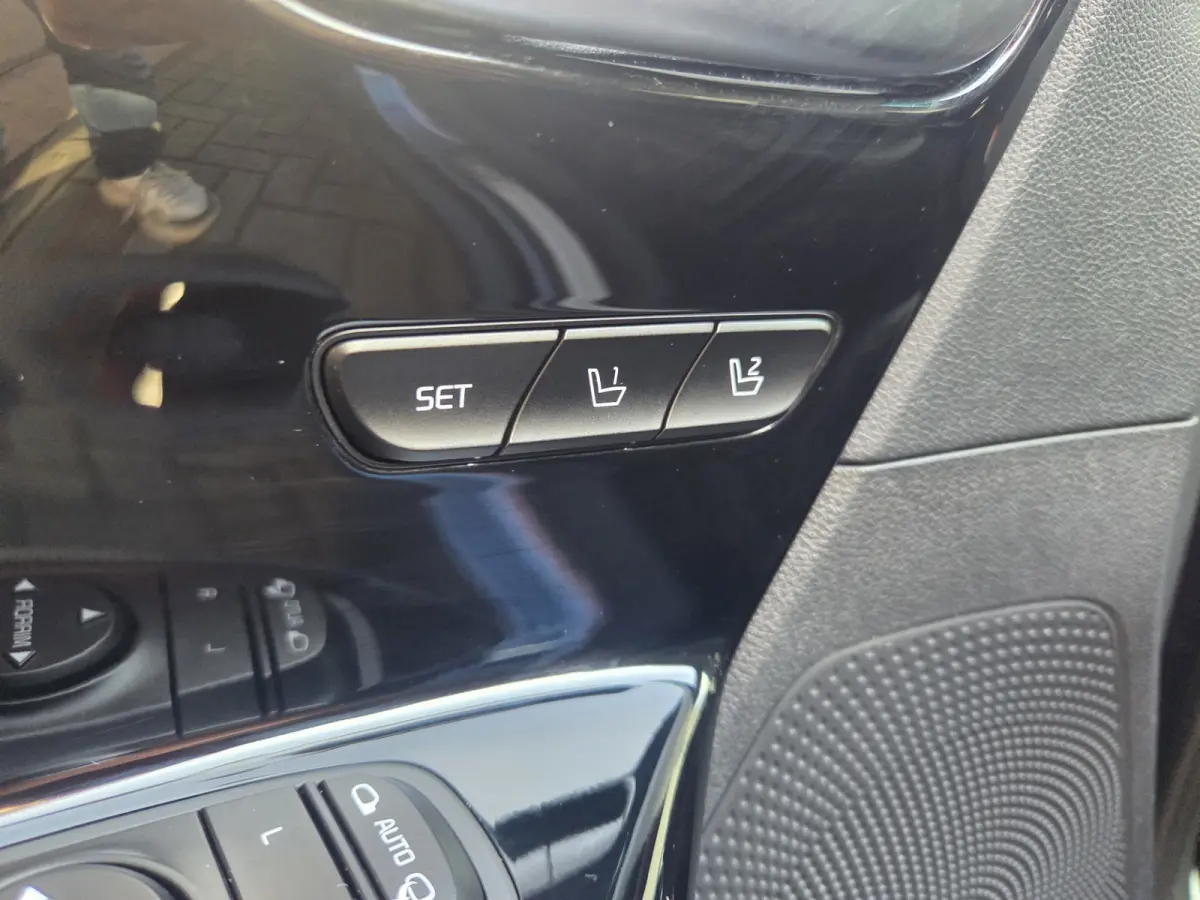 1.6 GDi Hybrid ExecutiveLine Automaat/ Navigatie/ Parkeersensoren V+A/ Lederen bekleding/ Camera/ Rijklaarprijs!