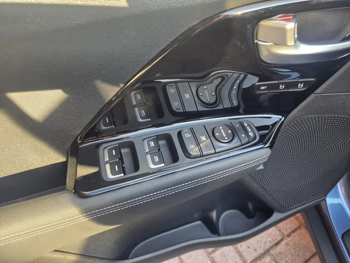 1.6 GDi Hybrid ExecutiveLine Automaat/ Navigatie/ Parkeersensoren V+A/ Lederen bekleding/ Camera/ Rijklaarprijs!