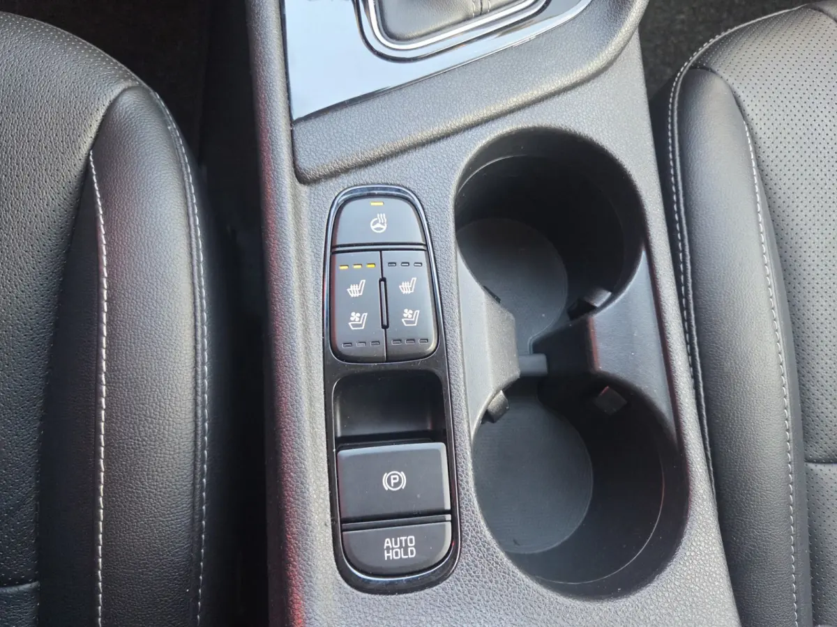 1.6 GDi Hybrid ExecutiveLine Automaat/ Navigatie/ Parkeersensoren V+A/ Lederen bekleding/ Camera/ Rijklaarprijs!