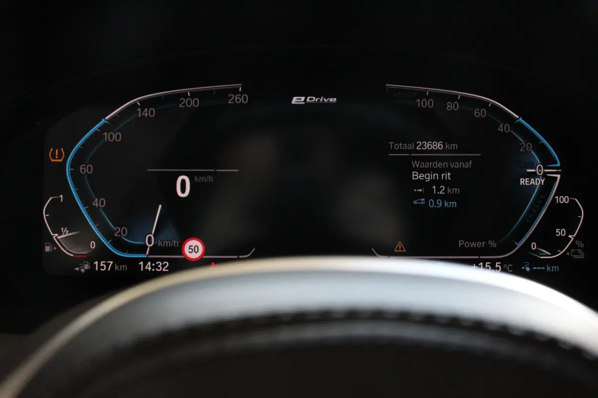xDrive30e 292pk Hybrid Steptronic M Sport DEMO Navigatie Apple Carplay/Android Auto Parkeersensoren Camera Panoramadak Adaptive Cruise Control Adaptieve LED-koplampen Sound-systeem Harman-Ka