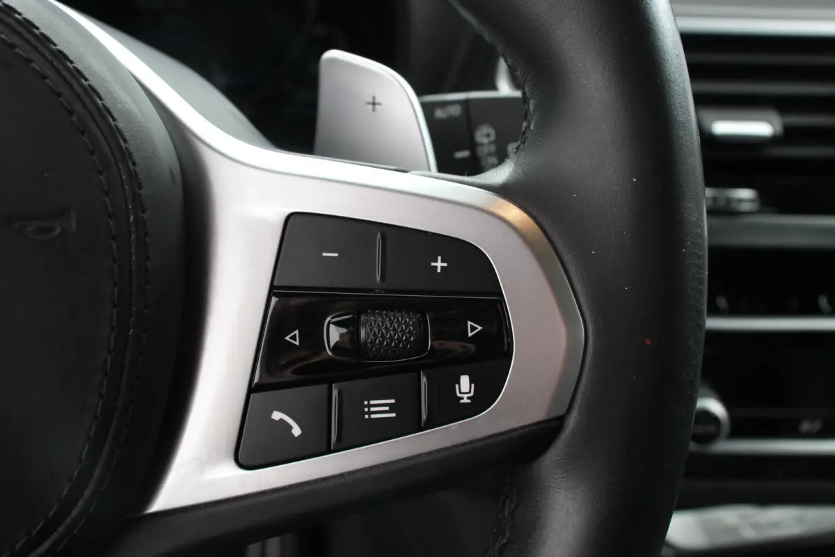 xDrive30e 292pk Hybrid Steptronic M Sport DEMO Navigatie Apple Carplay/Android Auto Parkeersensoren Camera Panoramadak Adaptive Cruise Control Adaptieve LED-koplampen Sound-systeem Harman-Ka
