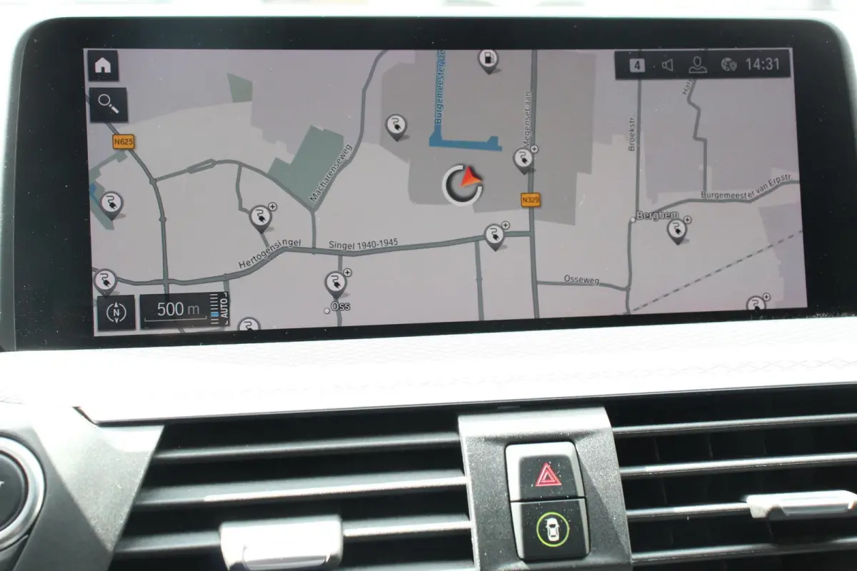 xDrive30e 292pk Hybrid Steptronic M Sport DEMO Navigatie Apple Carplay/Android Auto Parkeersensoren Camera Panoramadak Adaptive Cruise Control Adaptieve LED-koplampen Sound-systeem Harman-Ka