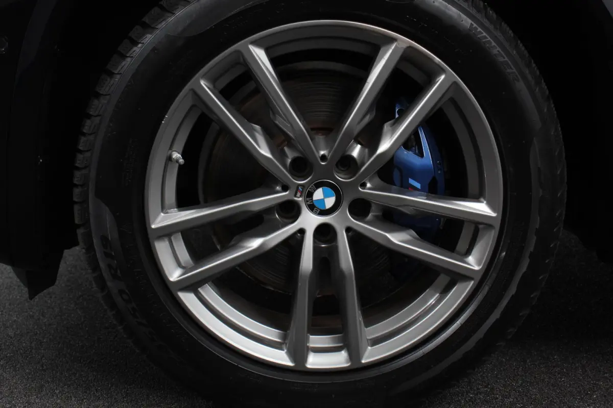 xDrive30e 292pk Hybrid Steptronic M Sport DEMO Navigatie Apple Carplay/Android Auto Parkeersensoren Camera Panoramadak Adaptive Cruise Control Adaptieve LED-koplampen Sound-systeem Harman-Ka