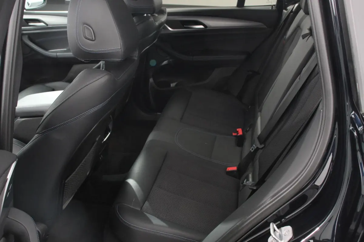 xDrive30e 292pk Hybrid Steptronic M Sport DEMO Navigatie Apple Carplay/Android Auto Parkeersensoren Camera Panoramadak Adaptive Cruise Control Adaptieve LED-koplampen Sound-systeem Harman-Ka