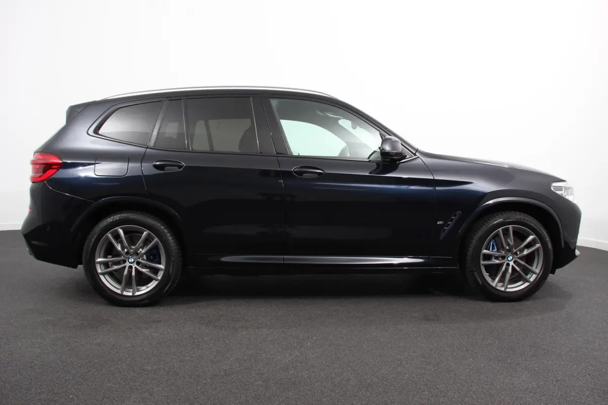 xDrive30e 292pk Hybrid Steptronic M Sport DEMO Navigatie Apple Carplay/Android Auto Parkeersensoren Camera Panoramadak Adaptive Cruise Control Adaptieve LED-koplampen Sound-systeem Harman-Ka