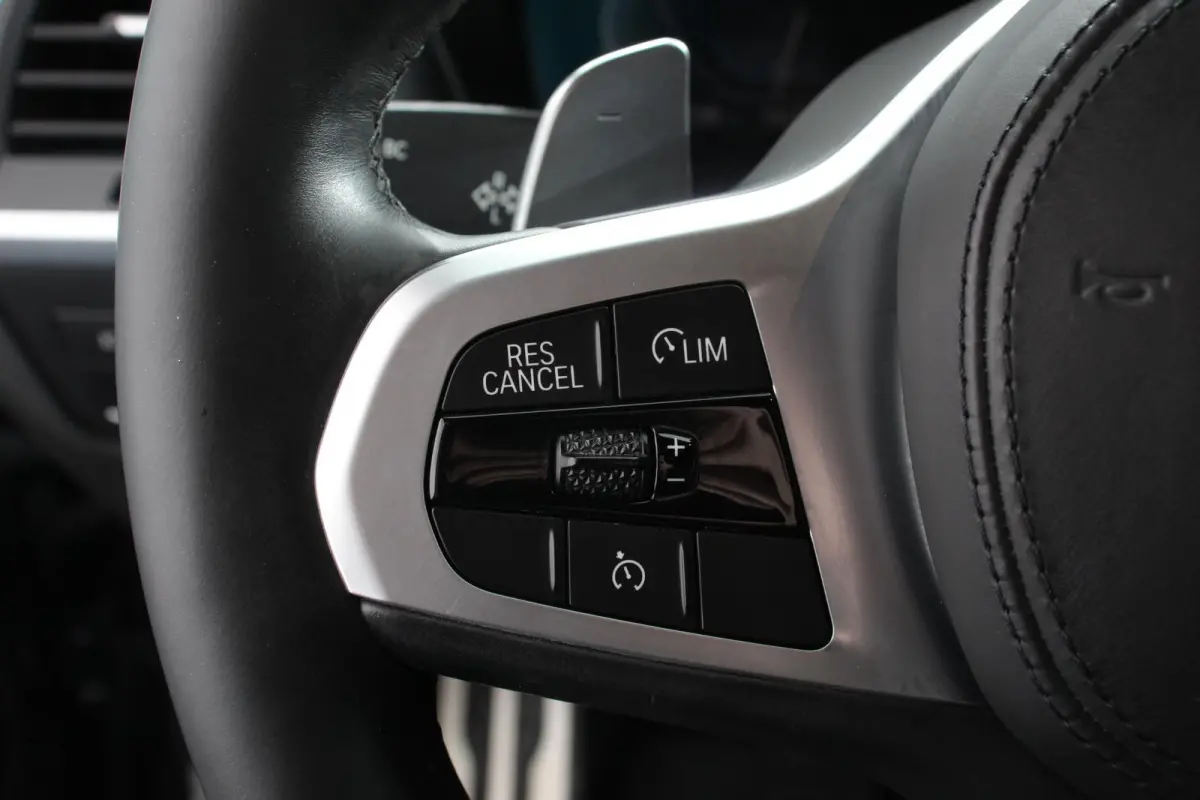 xDrive30e 292pk Hybrid Steptronic M Sport DEMO Navigatie Apple Carplay/Android Auto Parkeersensoren Camera Panoramadak Adaptive Cruise Control Adaptieve LED-koplampen Sound-systeem Harman-Ka