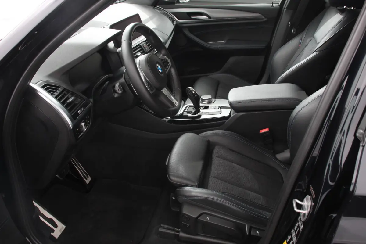 xDrive30e 292pk Hybrid Steptronic M Sport DEMO Navigatie Apple Carplay/Android Auto Parkeersensoren Camera Panoramadak Adaptive Cruise Control Adaptieve LED-koplampen Sound-systeem Harman-Ka