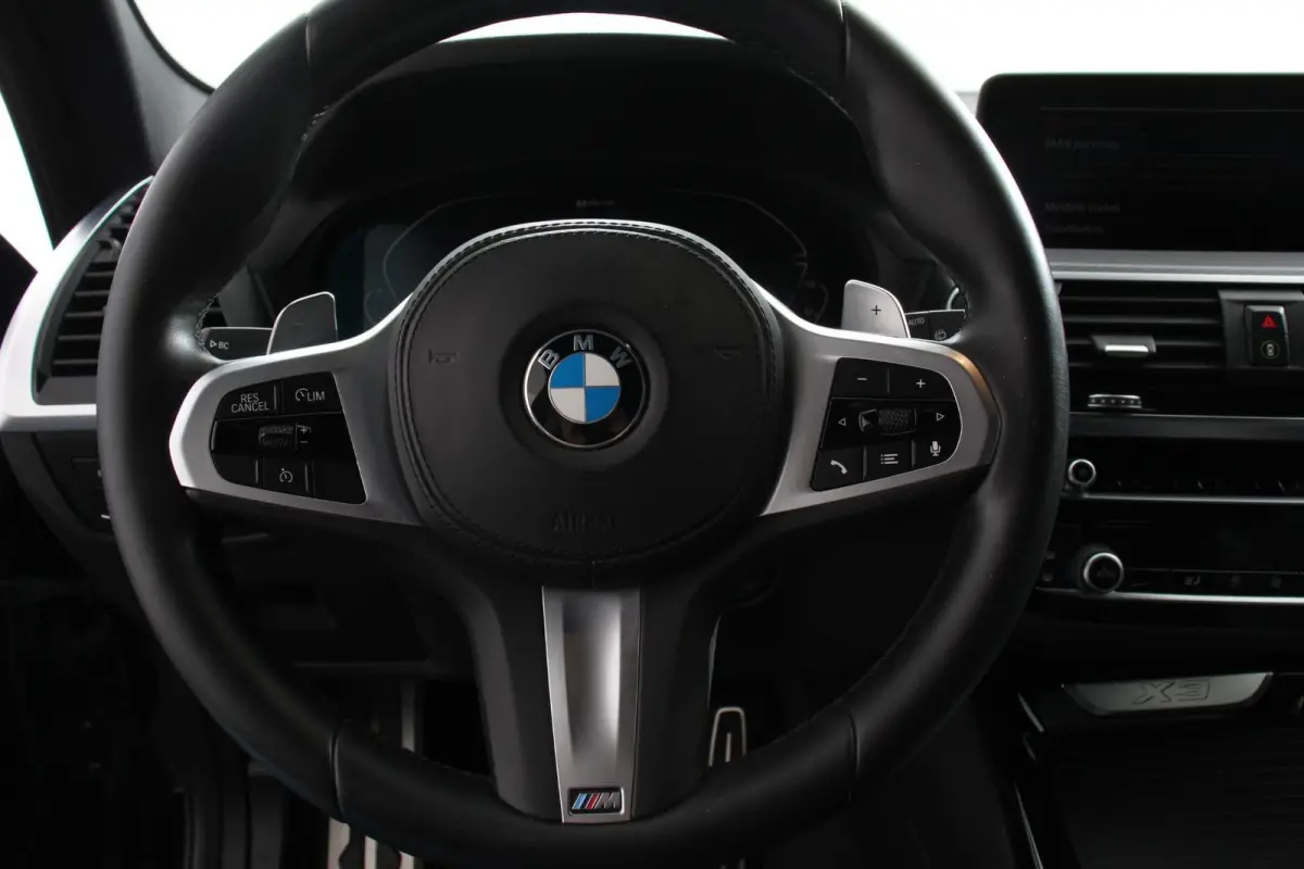 xDrive30e 292pk Hybrid Steptronic M Sport DEMO Navigatie Apple Carplay/Android Auto Parkeersensoren Camera Panoramadak Adaptive Cruise Control Adaptieve LED-koplampen Sound-systeem Harman-Ka
