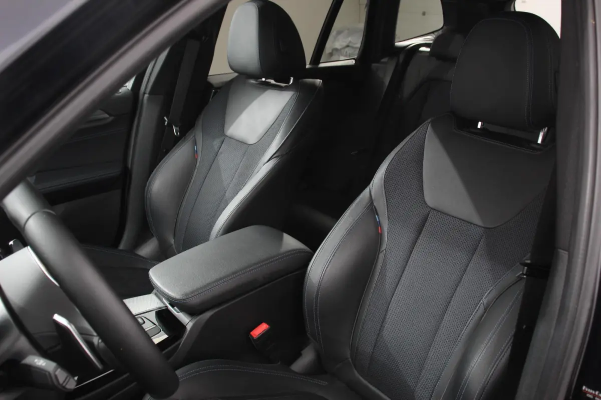 xDrive30e 292pk Hybrid Steptronic M Sport DEMO Navigatie Apple Carplay/Android Auto Parkeersensoren Camera Panoramadak Adaptive Cruise Control Adaptieve LED-koplampen Sound-systeem Harman-Ka