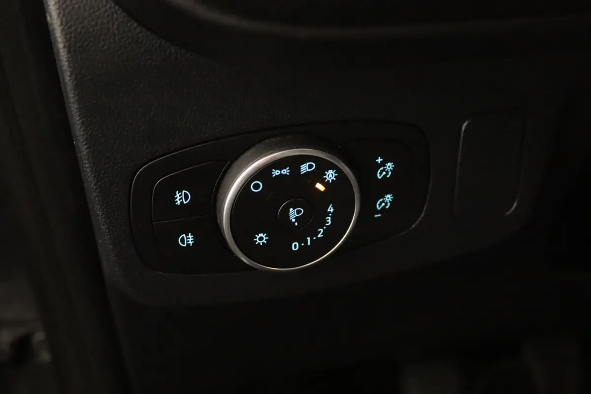 1.0 EcoBoost Titanium*ACC*PANO*CAM*LED*NAVI