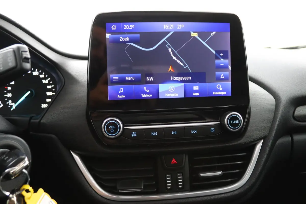 1.0 EcoBoost Titanium*ACC*PANO*CAM*LED*NAVI