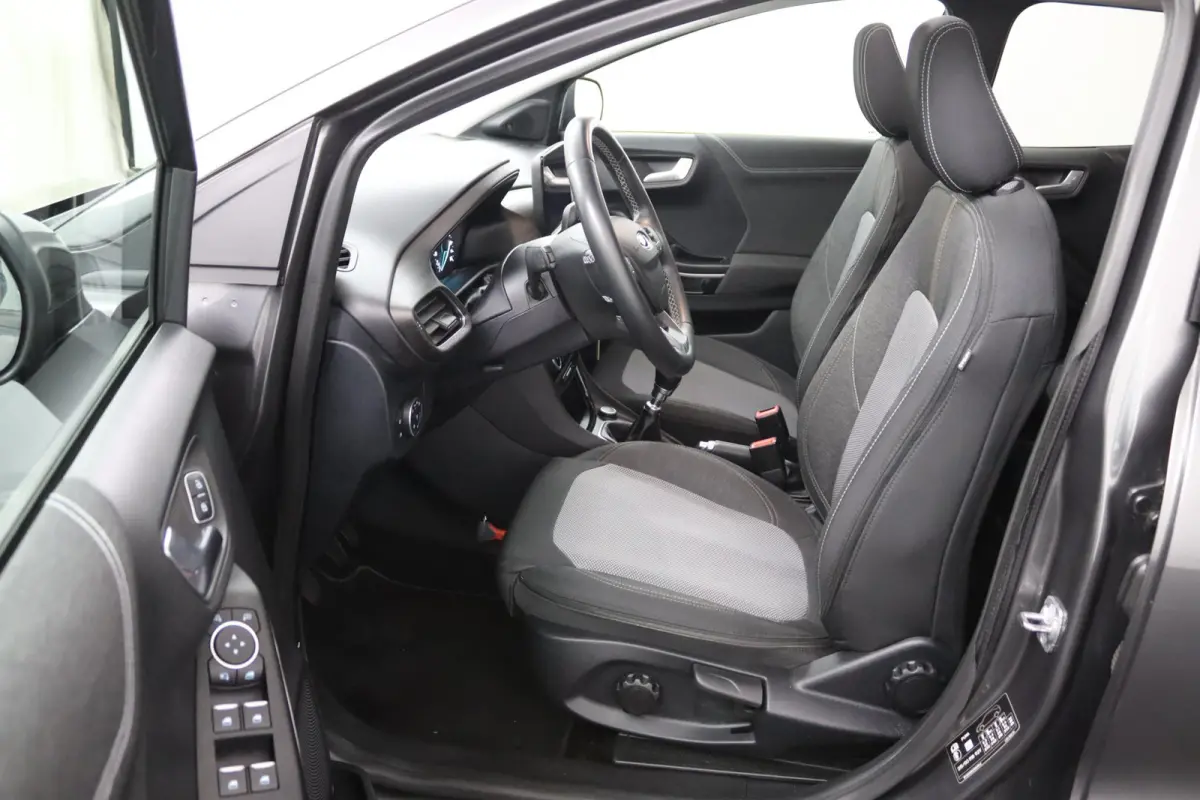 1.0 EcoBoost Titanium*ACC*PANO*CAM*LED*NAVI
