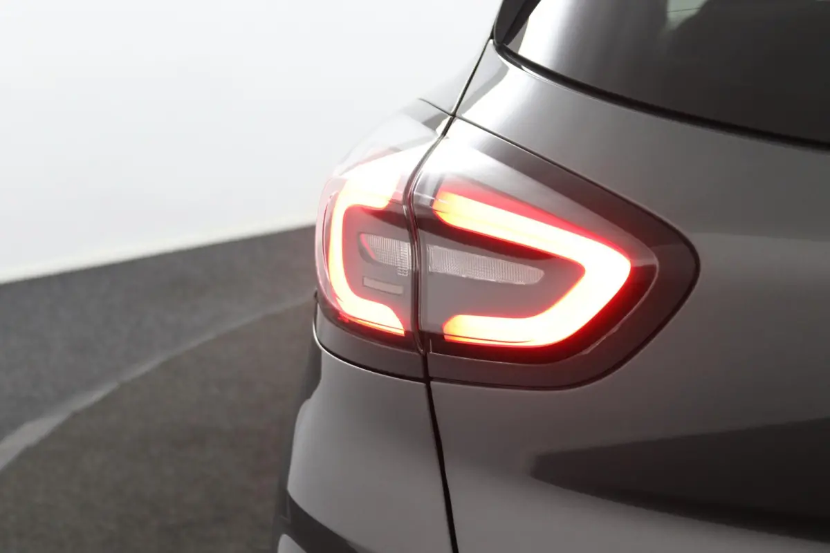 1.0 EcoBoost Titanium*ACC*PANO*CAM*LED*NAVI