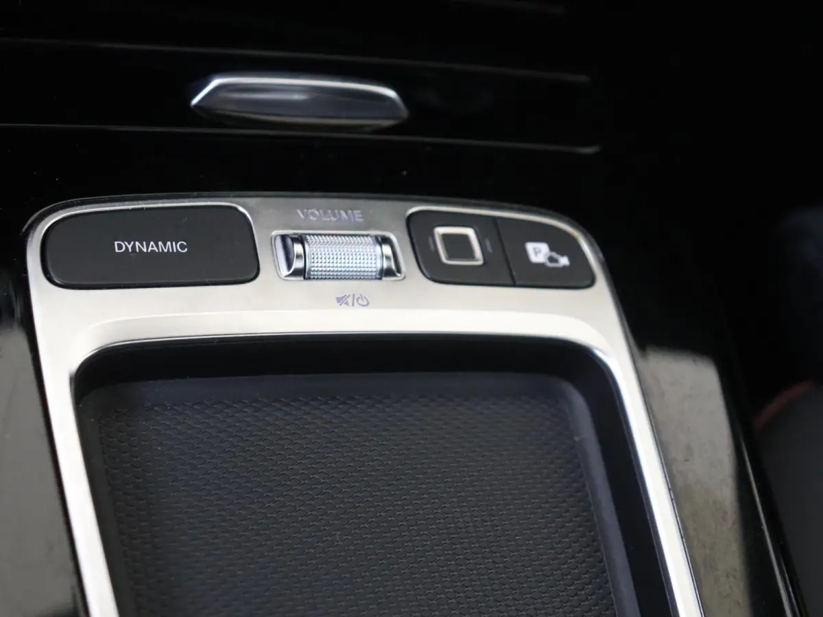 250 e Business Solution AMG / Premium Plus/ Panoramadak/ Night/ Memory/ Head Up/ 360 camera/ Sfeerverlichting