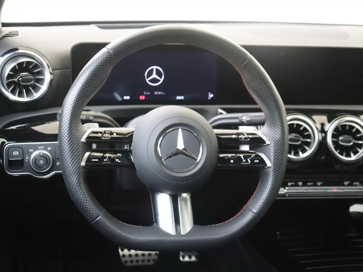 250 e Business Solution AMG / Premium Plus/ Panoramadak/ Night/ Memory/ Head Up/ 360 camera/ Sfeerverlichting