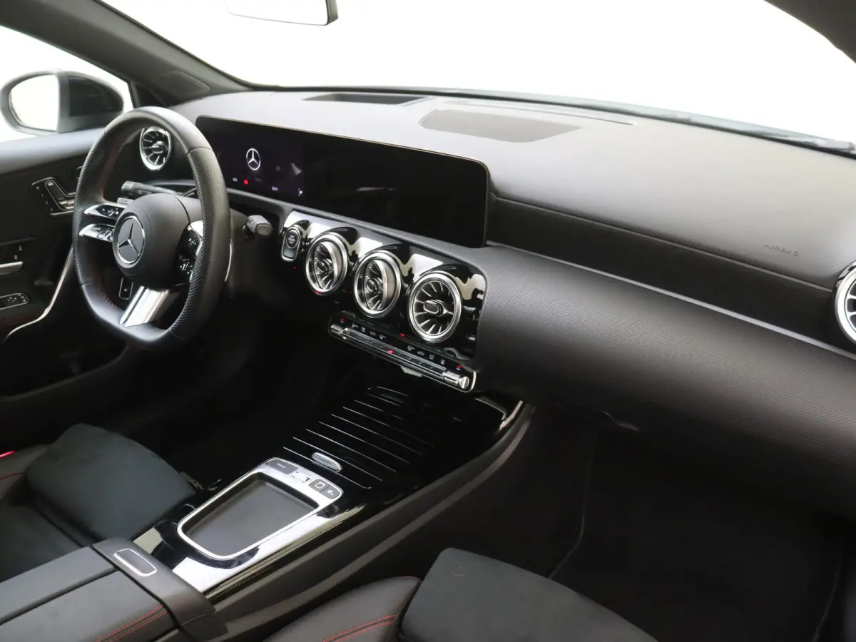 250 e Business Solution AMG / Premium Plus/ Panoramadak/ Night/ Memory/ Head Up/ 360 camera/ Sfeerverlichting