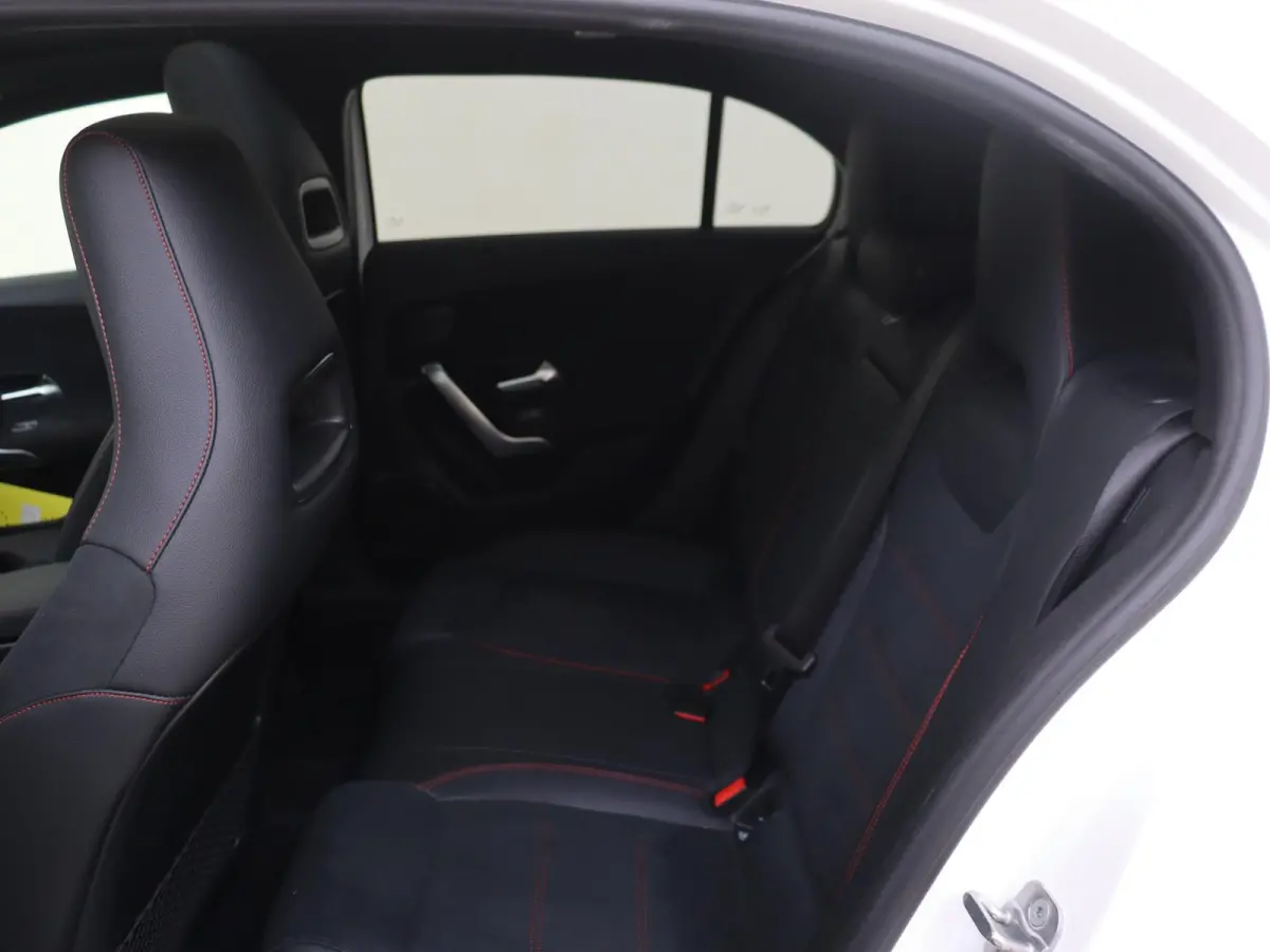 250 e Business Solution AMG / Premium Plus/ Panoramadak/ Night/ Memory/ Head Up/ 360 camera/ Sfeerverlichting