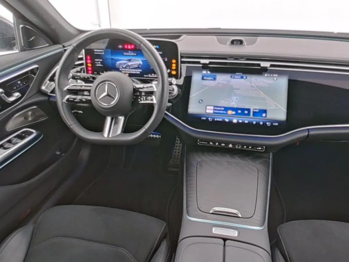 300 e AMG Line / Premium Plus/ Panoramadak/ 3D Display/ Verlichte Grille/ El. Trekhaak/ SUPERSCREEN/ Burmester 4D/ Memory/ Digital Light