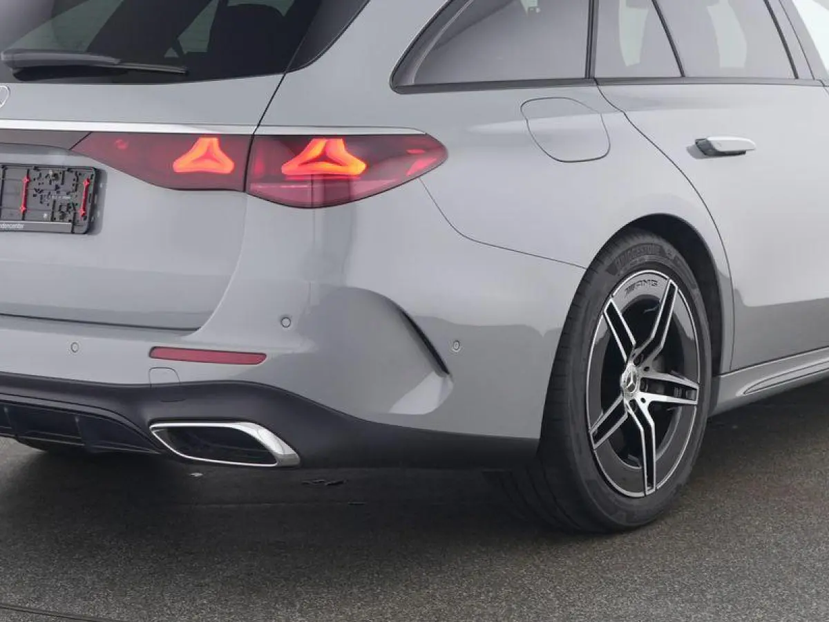 300 e AMG Line / Premium Plus/ Panoramadak/ 3D Display/ Verlichte Grille/ El. Trekhaak/ SUPERSCREEN/ Burmester 4D/ Memory/ Digital Light
