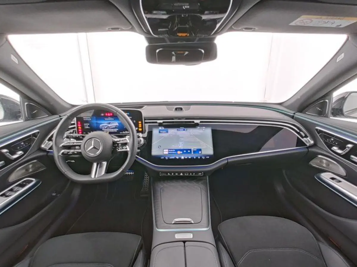 300 e AMG Line / Premium Plus/ Panoramadak/ 3D Display/ Verlichte Grille/ El. Trekhaak/ SUPERSCREEN/ Burmester 4D/ Memory/ Digital Light