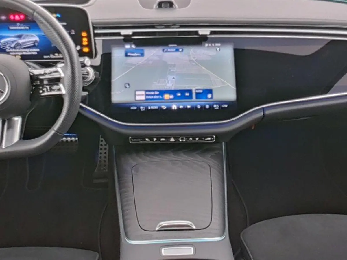300 e AMG Line / Premium Plus/ Panoramadak/ 3D Display/ Verlichte Grille/ El. Trekhaak/ SUPERSCREEN/ Burmester 4D/ Memory/ Digital Light