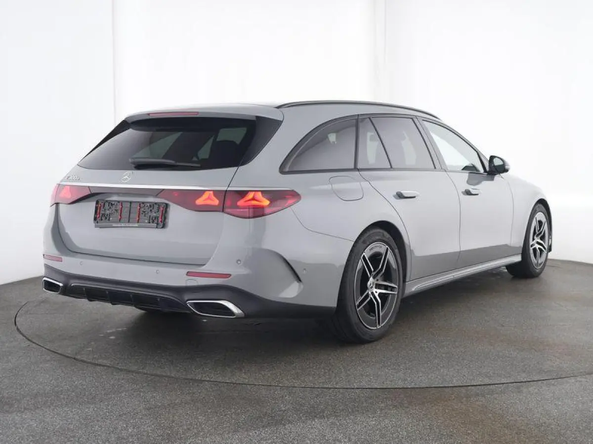 300 e AMG Line / Premium Plus/ Panoramadak/ 3D Display/ Verlichte Grille/ El. Trekhaak/ SUPERSCREEN/ Burmester 4D/ Memory/ Digital Light
