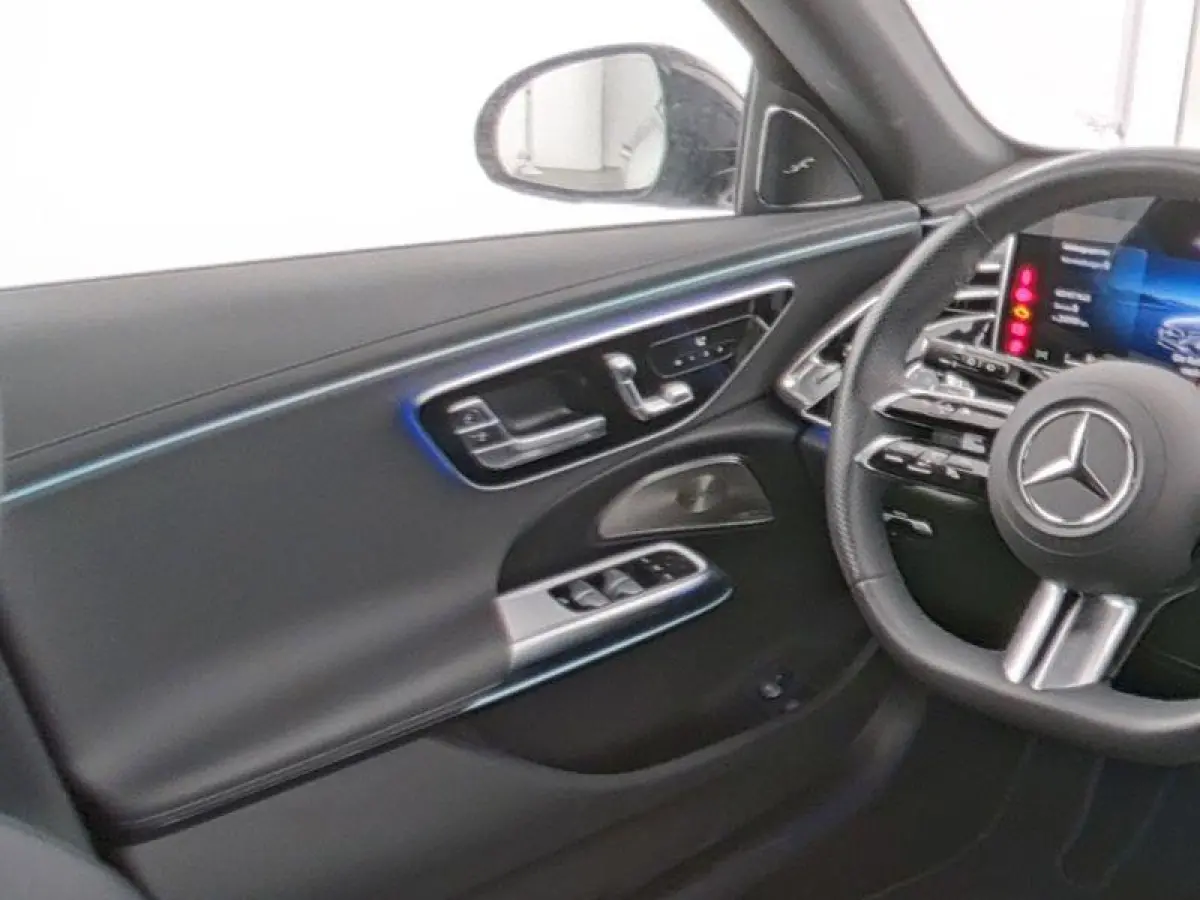300 e AMG Line / Premium Plus/ Panoramadak/ 3D Display/ Verlichte Grille/ El. Trekhaak/ SUPERSCREEN/ Burmester 4D/ Memory/ Digital Light