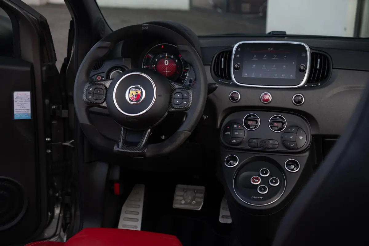 C 1.4 T-Jet Abarth 595 Competizione | 180Pk | Cabrio | Automaat | Brembo | Xenon | Leder | Carbon | Digitaal Dashboard | Dealer Onderhouden