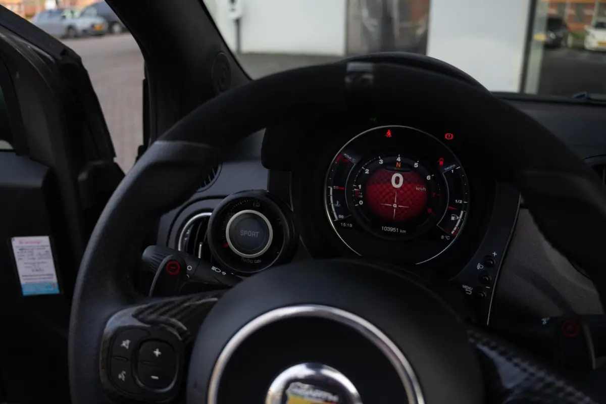 C 1.4 T-Jet Abarth 595 Competizione | 180Pk | Cabrio | Automaat | Brembo | Xenon | Leder | Carbon | Digitaal Dashboard | Dealer Onderhouden