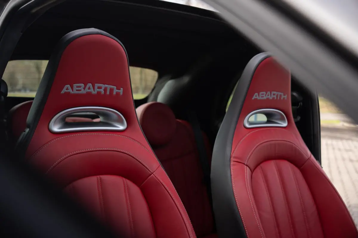 C 1.4 T-Jet Abarth 595 Competizione | 180Pk | Cabrio | Automaat | Brembo | Xenon | Leder | Carbon | Digitaal Dashboard | Dealer Onderhouden