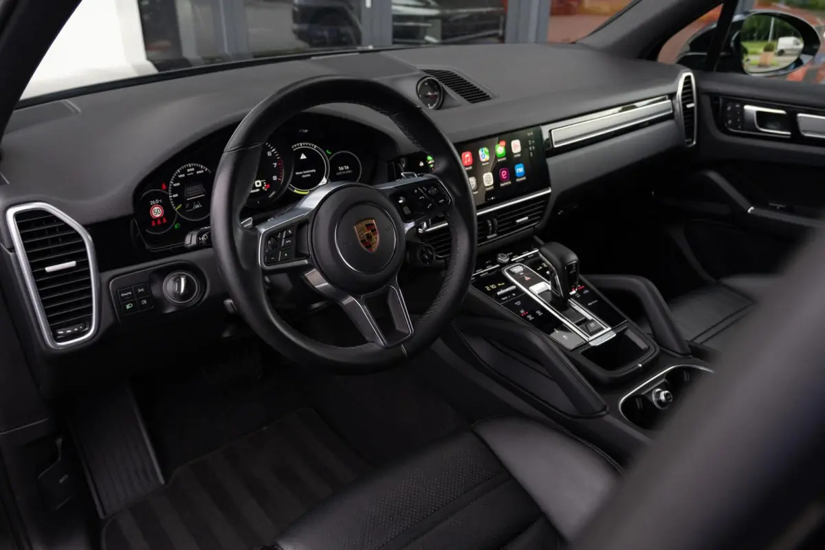 3.0 E-Hybrid Platinum Edition|SportDesign|Trekhaak|Panoramadak|Luchtvering|Keyless|SportChrono|BTW Auto|Dealer Onderhouden
