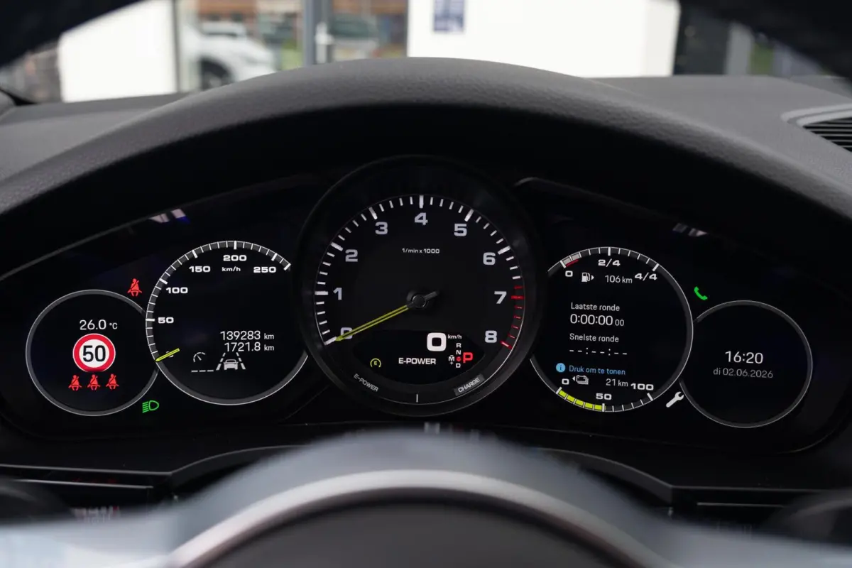 3.0 E-Hybrid Platinum Edition|SportDesign|Trekhaak|Panoramadak|Luchtvering|Keyless|SportChrono|BTW Auto|Dealer Onderhouden