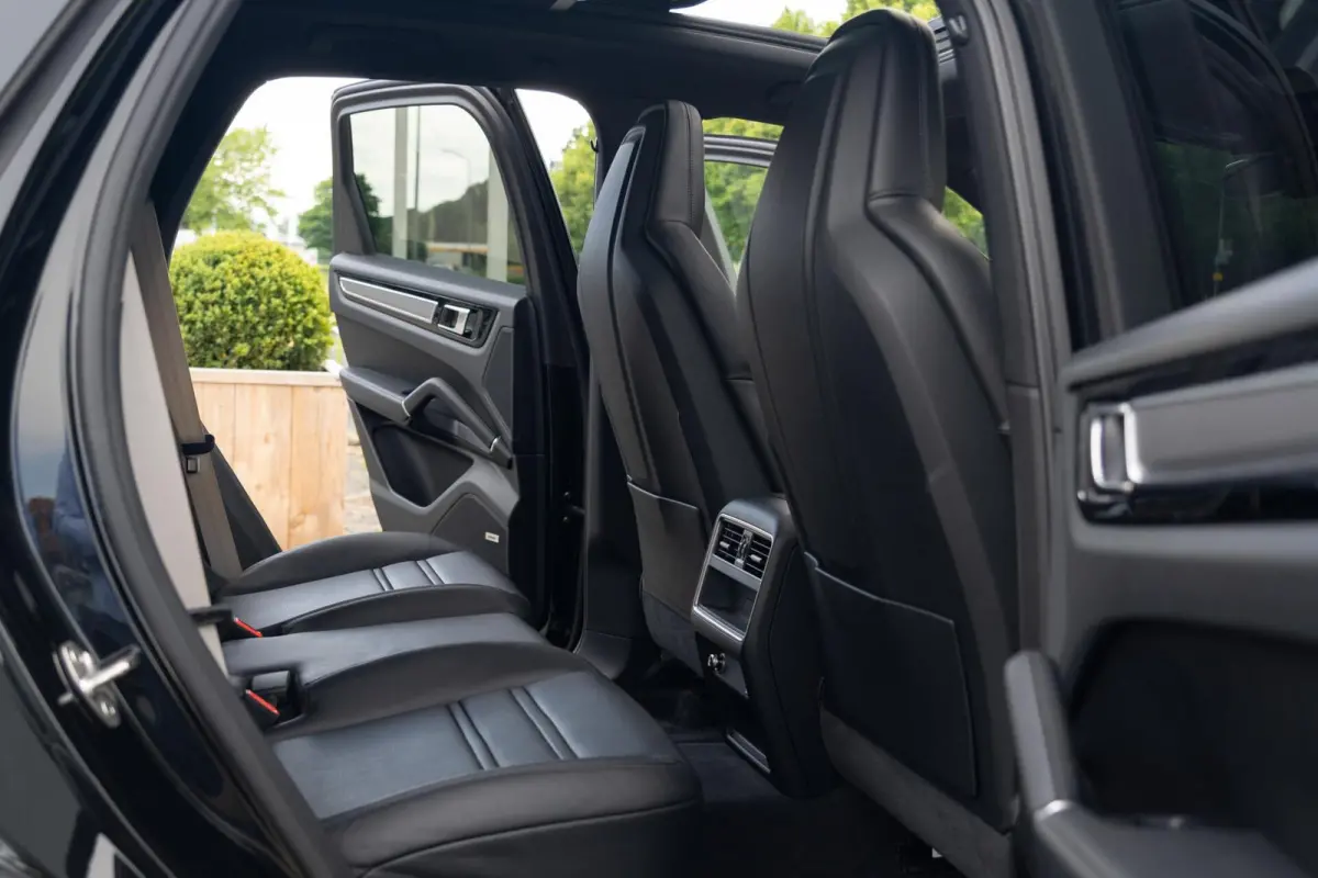 3.0 E-Hybrid Platinum Edition|SportDesign|Trekhaak|Panoramadak|Luchtvering|Keyless|SportChrono|BTW Auto|Dealer Onderhouden