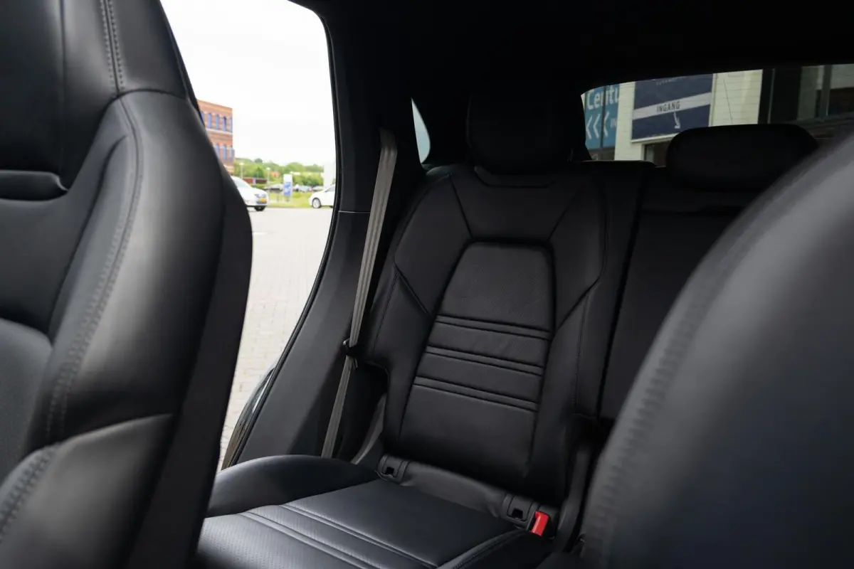 3.0 E-Hybrid Platinum Edition|SportDesign|Trekhaak|Panoramadak|Luchtvering|Keyless|SportChrono|BTW Auto|Dealer Onderhouden