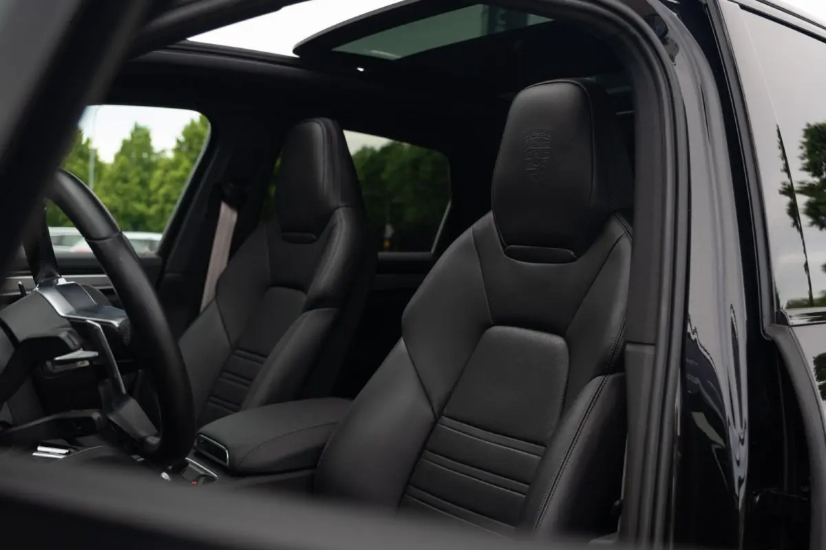 3.0 E-Hybrid Platinum Edition|SportDesign|Trekhaak|Panoramadak|Luchtvering|Keyless|SportChrono|BTW Auto|Dealer Onderhouden
